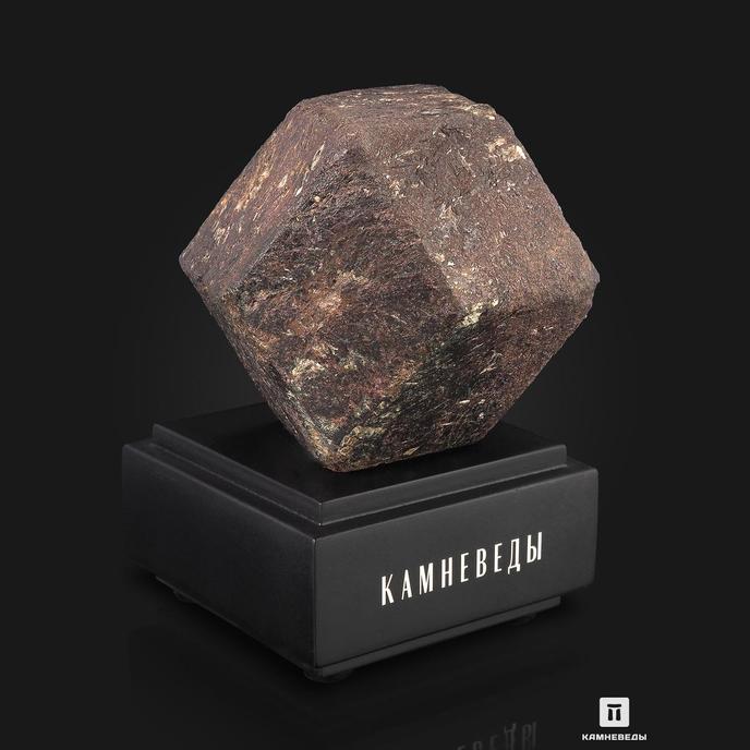 Альмандин (гранат), кристалл 9,5х8х7,3 см