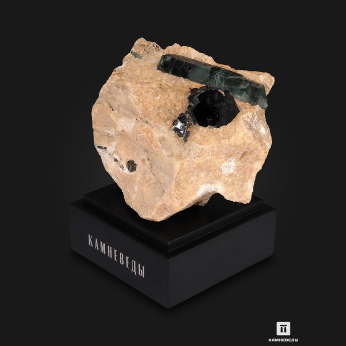 Апатит с флогопитом в кальците, 11х8,8х5 см