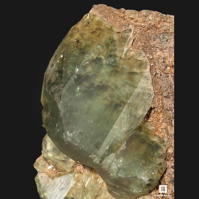 Датолит, 13х8,8х3,2 см