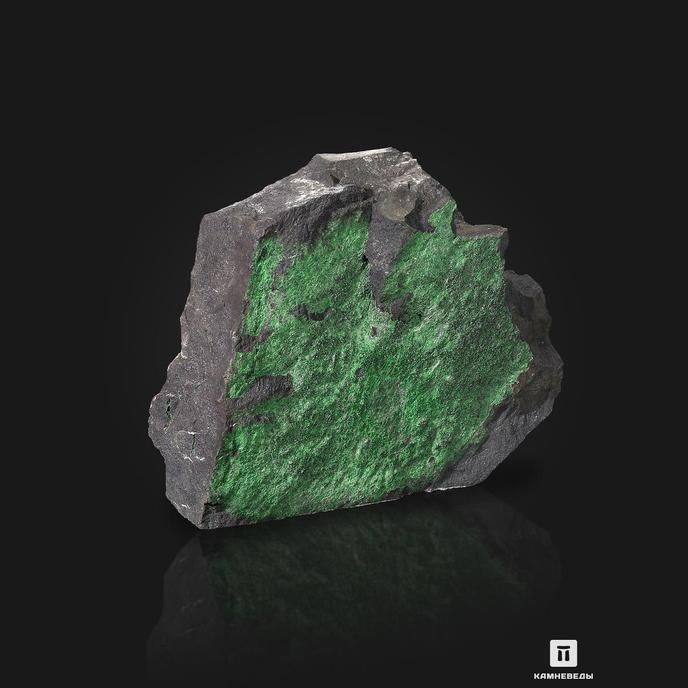 Уваровит (зелёный гранат), 38,5х32,5х16 см